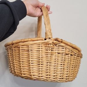 Adorable picnic basket